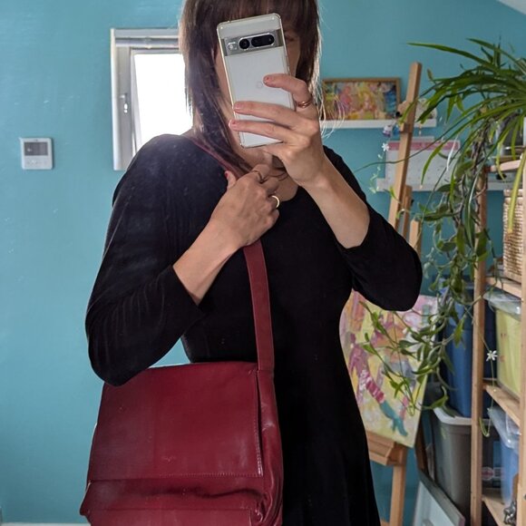 Very cute maroon red faux leather shoulder bag - perfect for fall - Picture 10 of 10